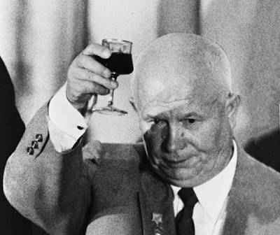 Зачем Хрущев в 1956 году хотел отдать Японии два острова