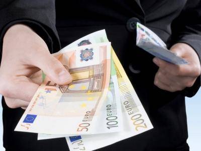 Министр: повышение минимальной зарплаты не должно вызвать волну банкротств в Литве