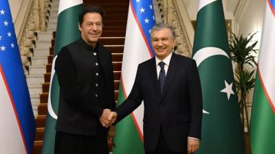 Мирзиеев и премьер Пакистана обсудили развитие двустороннего сотрудничества