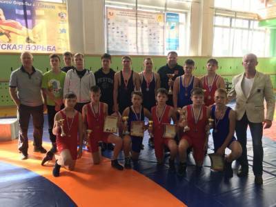 Юные борцы из Глазова выиграли на Всероссийских соревнованиях 10 медалей (ФОТО)