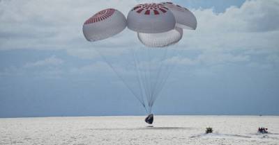 Корабль SpaceX с первыми космическими туристами успешно приводнился в Атлантике (ВИДЕО)