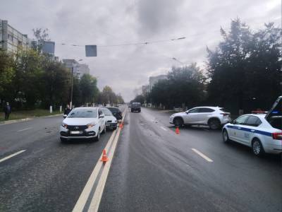 В столкновении четырех автомобилей в Пролетарском районе Твери пострадала женщина