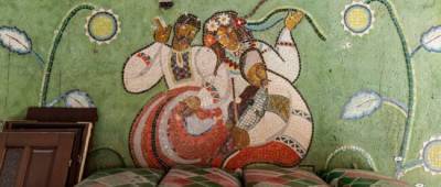 В Мариуполе освободили старинную мозаику (фото)
