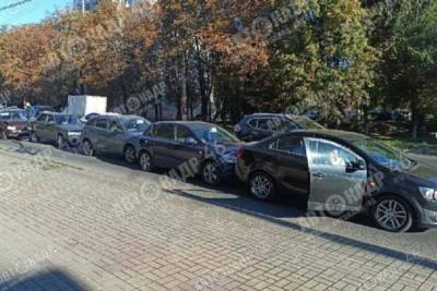 В Сеймском округе Курска столкнулись 5 автомобилей