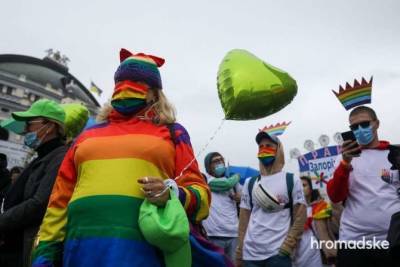 В Киеве тысячи людей вышли на Марш равенства отстаивать права ЛГБТ (фото, видео)