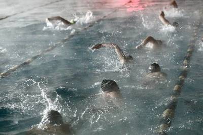 Девочка чуть не утонула в одном из бассейнов на юго-западе Москвы - vm.ru - Москва