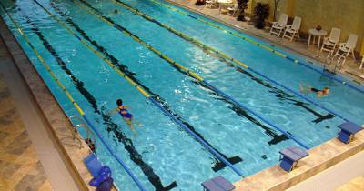 Пятилетняя девочка чуть не утонула в одном из бассейнов Москвы