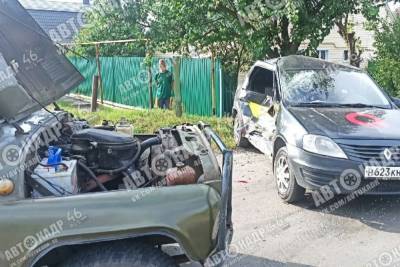 В Курске в ДТП с такси и внедорожником такси пострадала женщина - chr.mk.ru - Курск