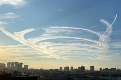 Самолет нарисовал круги над центром Новосибирска