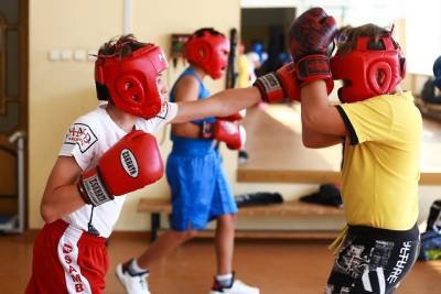 Детей 10–12 лет зачислят на бесплатные тренировки по боксу в школу олимпийского резерва