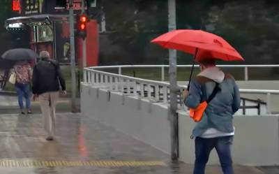 Дожди с грозами и сильный ветер: синоптики объявили первый уровень опасности, где разбушуется непогода