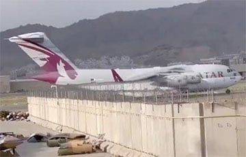 В аэропорту Кабула заметили первый иностранный самолет после вывода войск США