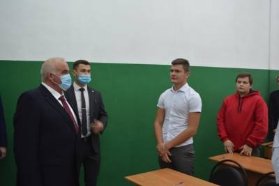 В День знаний губернатор Сергей Ситников похвалил выпускников костромских техникумов