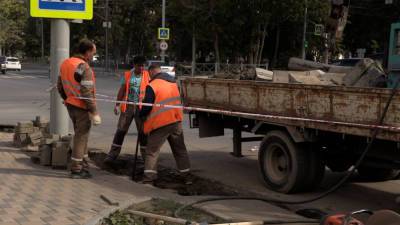 В Южно-Сахалинске снижают тротуары