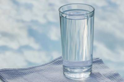 Российские биохимики: Обычная вода способна решить 5 проблем со здоровьем