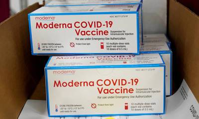 В Японии приостановили вакцинацию Moderna из-за примеси металла в препарате