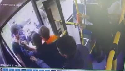 Полиция показала видео потасовки со стрельбой в автобусе на Энтузиастов