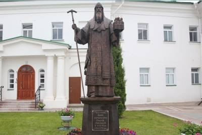 Памятник святителю Алексию установили в нижегородском Благовещенском монастыре