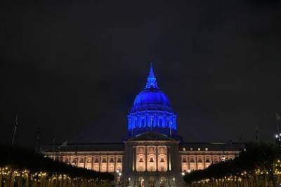 Мэрию Сан-Франциско подсветили цветами украинского флага в честь Зеленского