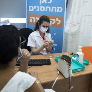 В Израиле через два месяца могут начать вакцинировать детей