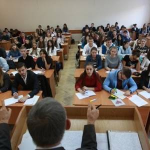 В Украине повышают стипендии студентам