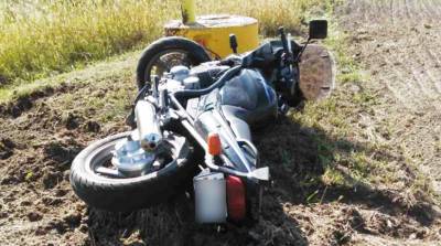 В Житковичском районе мотоциклист врезался в легковушку
