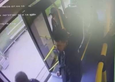 В автобусе Петербурга безбилетники устроили стрельбу