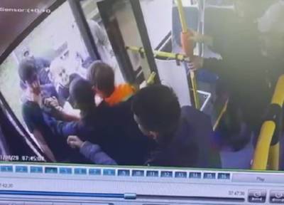 Безбилетники в автобусе в Санкт-Петербурге выстрелили в кондуктора