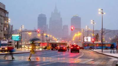 Москвичей предупредил о дожде и похолодании в первые выходные осени