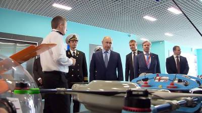 Путин посетил Дальневосточный морской тренажерный центр