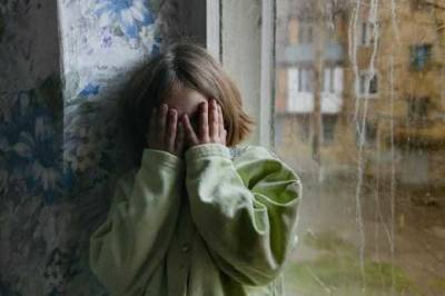В Донецкой области мужчина в свой день рождения изнасиловал 13-летнюю школьницу