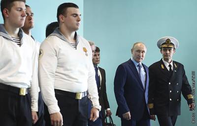 Путин заявил о готовности корректно работать с зарубежными партнерами на Севморпути
