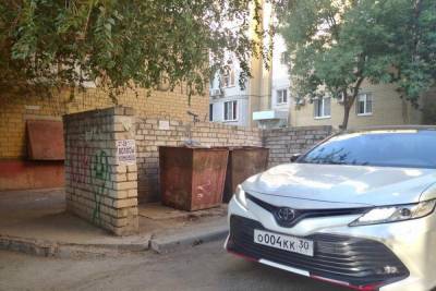 В Астрахани автомобилисты около 1500 раз перекрывали подъезд к контейнерным площадкам