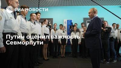 Президент Путин рассказал о важности доставки товаров по Севморпути