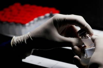 Россия ввела в оборот более 70 млн доз вакцин от коронавируса