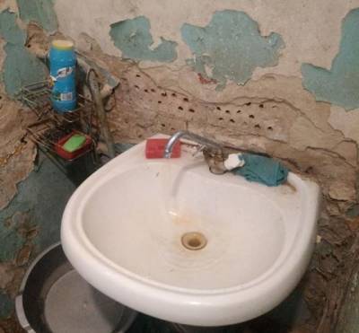 Хуже, чем в тюрьме: в Сети появились фото ужасных условий в общежитии НАУ (ФОТО)