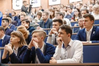 Украинским студентам начали повышать стипендии