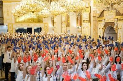 Главу МИД Лаврова в Екатеринбурге встретили патриотическим флешмобом