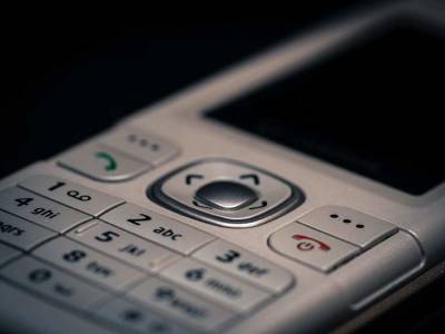 В кнопочных телефонах нашли опасную функцию отправки платных SMS