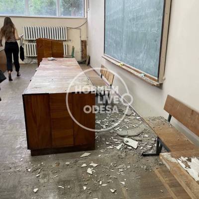 В университете Мечникова прямо на занятиях обвалился потолок: что со студентами?