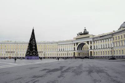 Искусственные новогодние ели обойдутся Петербургу в 33,4 млн рублей