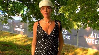"Молочная станция": Катя Осадчая в платье с глубоким декольте показала изменения в фигуре