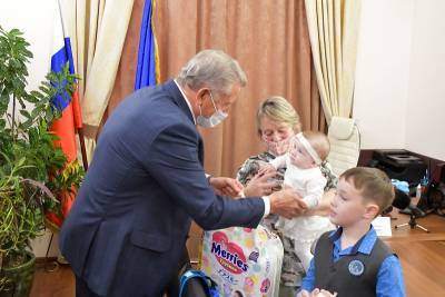 Сенатор Сергей Лукин помог семье, попавшей в беду