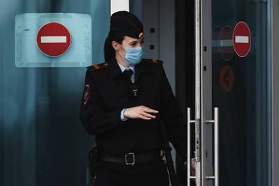 Вырвавших у россиянина сумку с 50 миллионами двух мужчин задержали в аэропорту