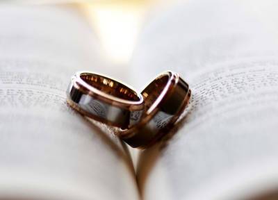 Смена фамилии после свадьбы: все «за» и «против»
