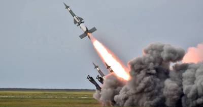 Захарова призвала наложить эмбарго на поставки оружия на Украину