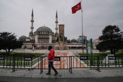 Власти Турции разъяснили новые COVID-ограничения