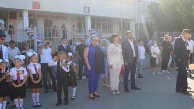 Министр культуры Крыма появилась на школьной линейке в нескромном наряде