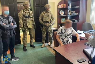 Депутата и чиновников Полтавского горсовета поймали на взятке