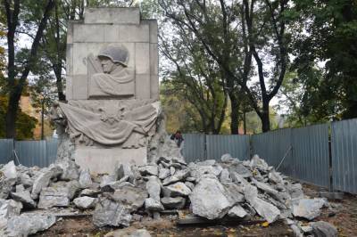 В Польше продолжают осквернять захоронения советских освободителей